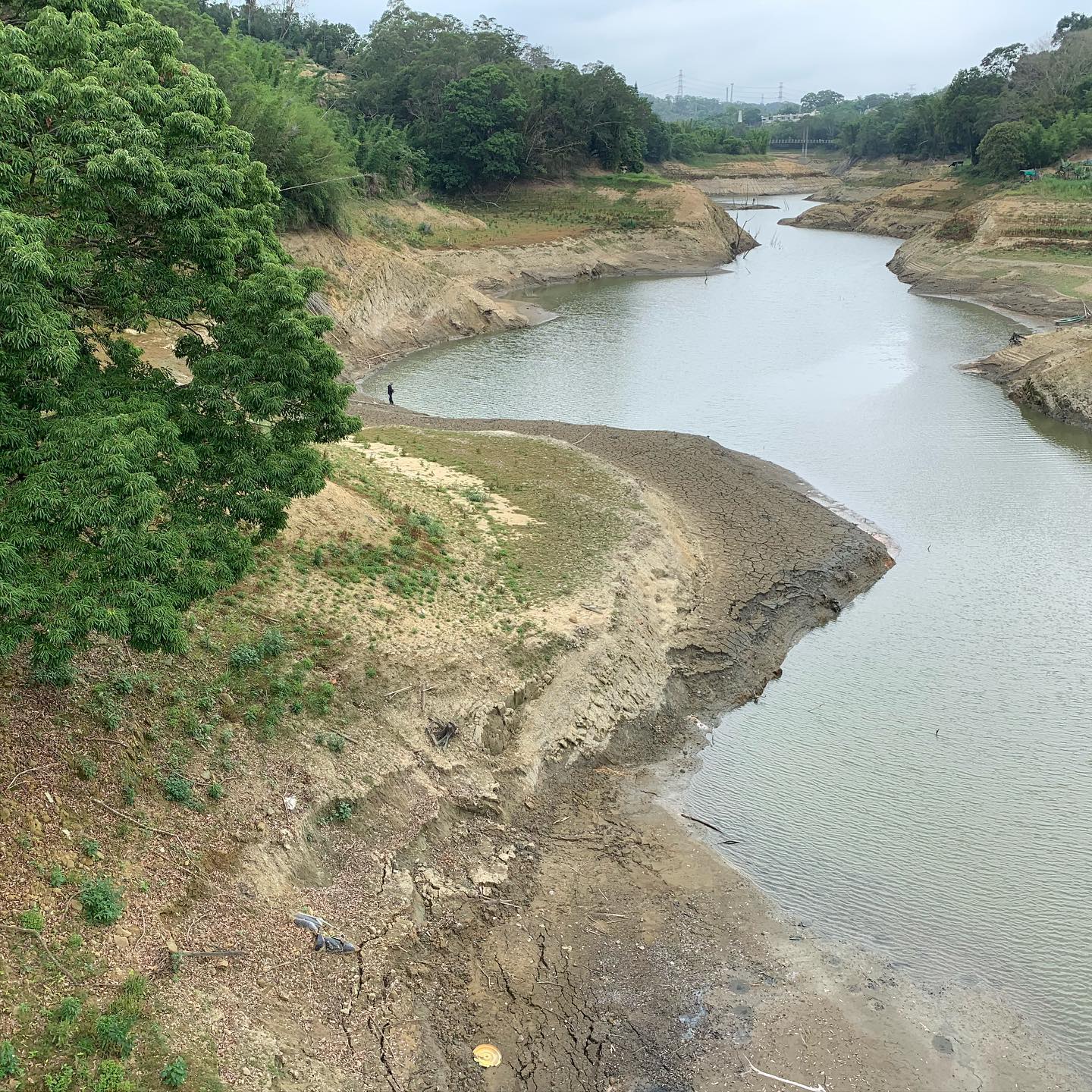 Засуха на Тайване. Водохранилище упало до 10%. Рыба бастует! Drought in Taiwan. BaoShan reservoir around 10% now. Fish no bites!