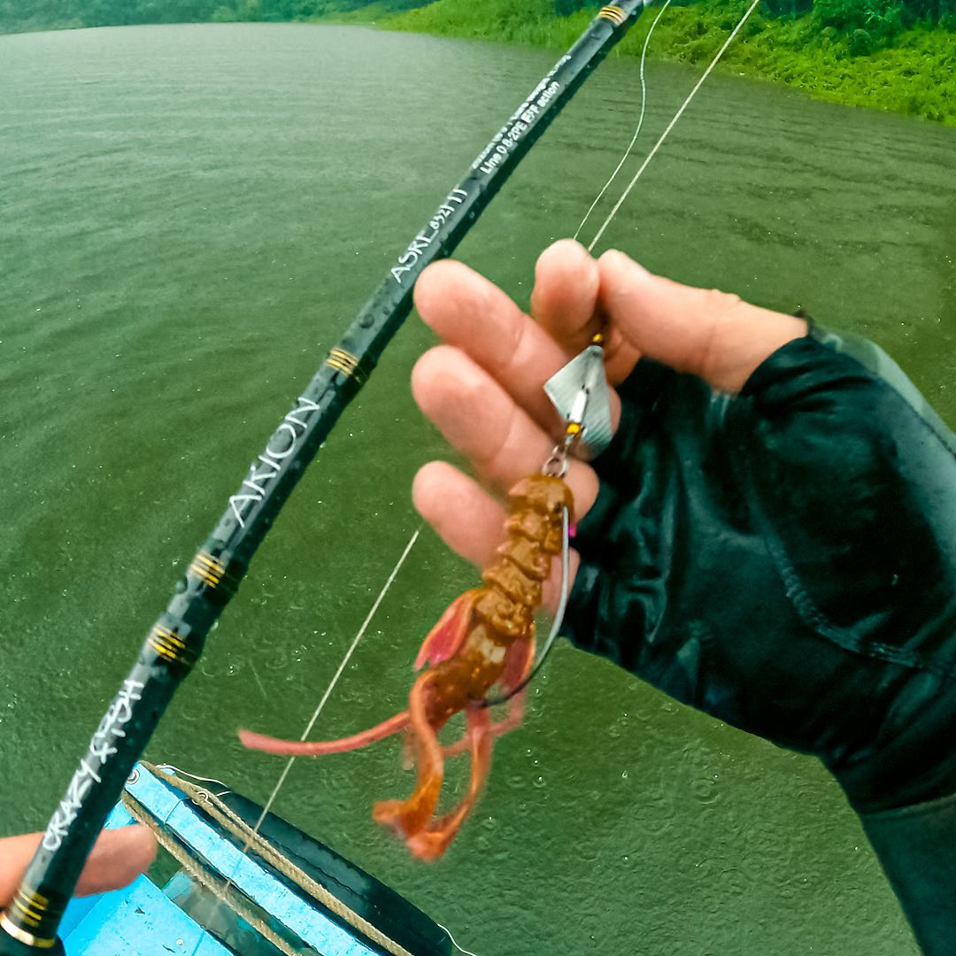 Монтаж поверхностного неогруза для ловли змееголова. Weightless top water softbait with prop for snakehead. @crazy_fish_official