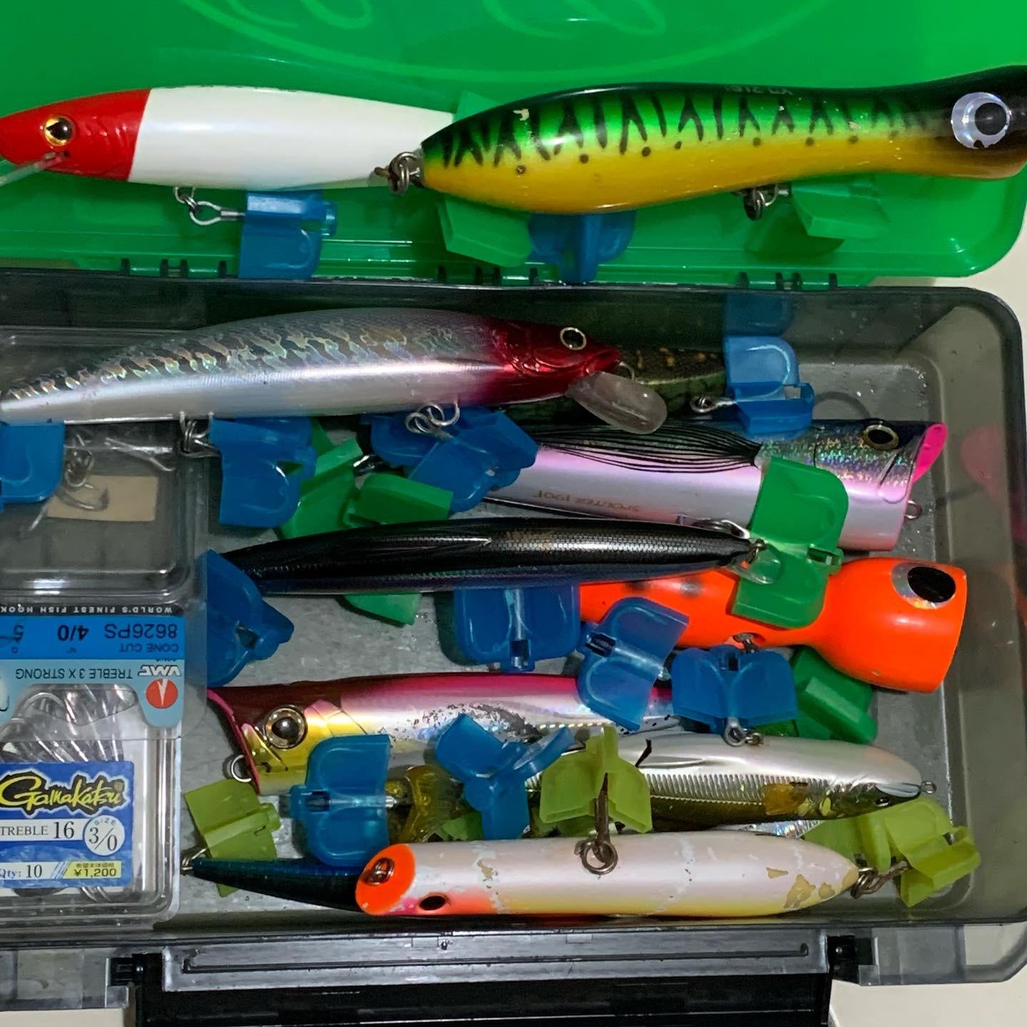 Ещё одна коробка с приманками. Большая! Рыба есть! One more lure box. Big one! Fish is here!