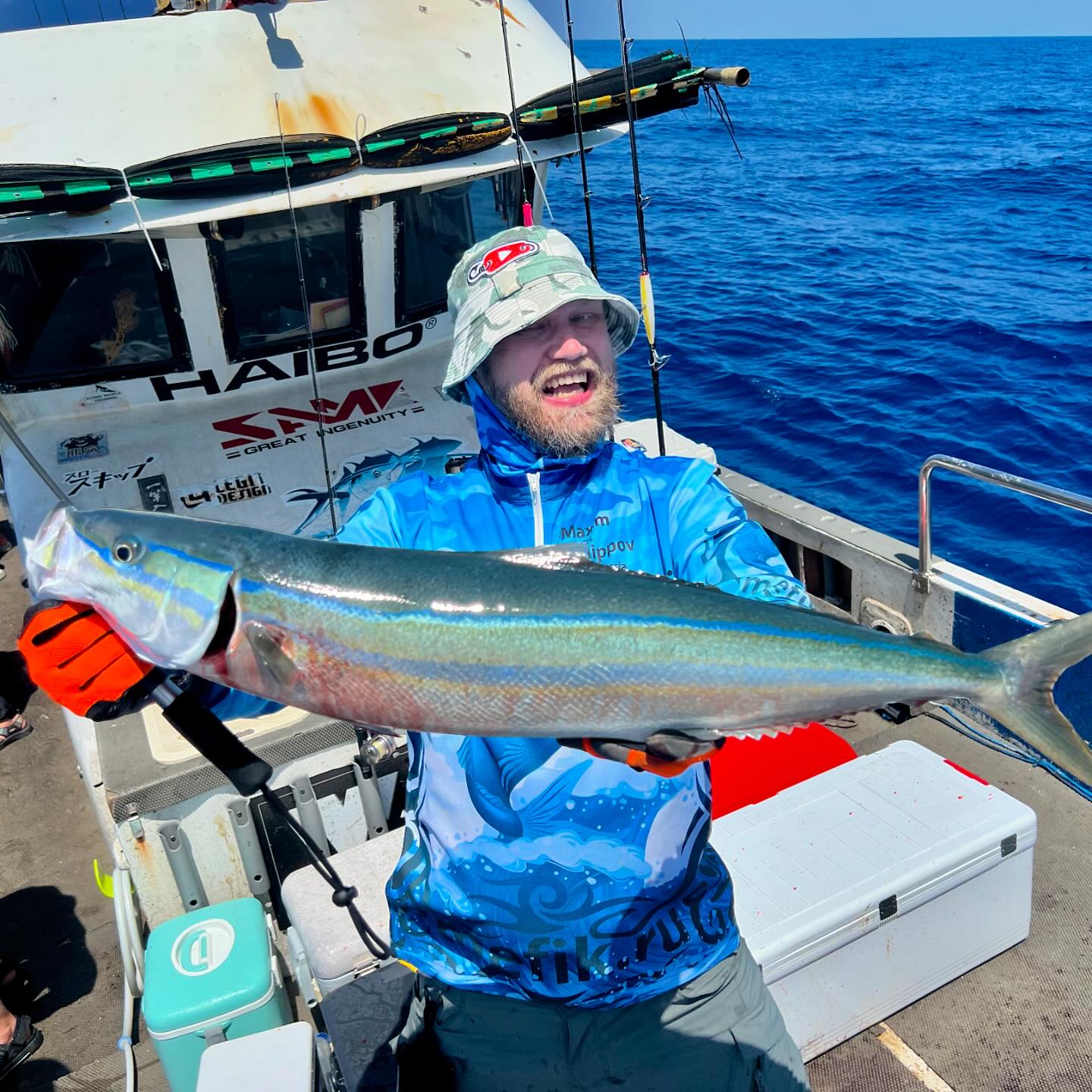 South ocean fishing season opened with @jamiemao0203 and @push_yang ! New specie alert! Rainbow runner!