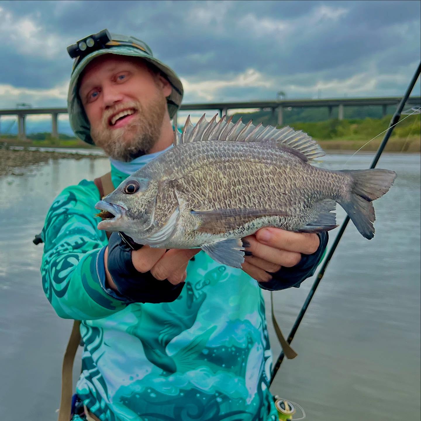 Rock fishing in the mouth of river. Got lot of diff species!!!