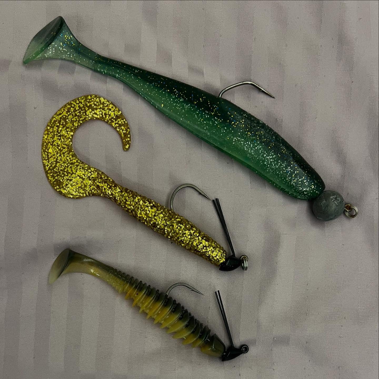 That is most likely softbaits for Sakhalin Taimen I used. Jig head 40-50g if you want to hit the bottom of channel. Or you can use weightless offset or small weights jig head for grass shallows. @keitechusa Easy Shiner Diamond 8” is the best one