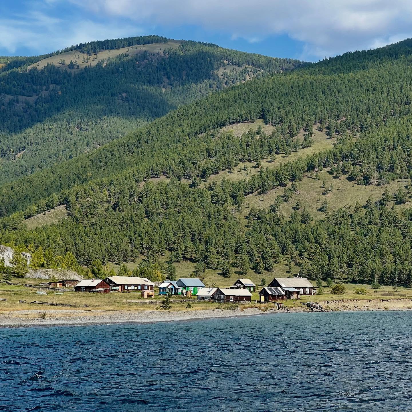 We stopped at the Peschannaya Bay and there was no one, not even travelers. Just a colorful meteorologist who kindly fired up a sauna for us right on the beach of Baikal Lake