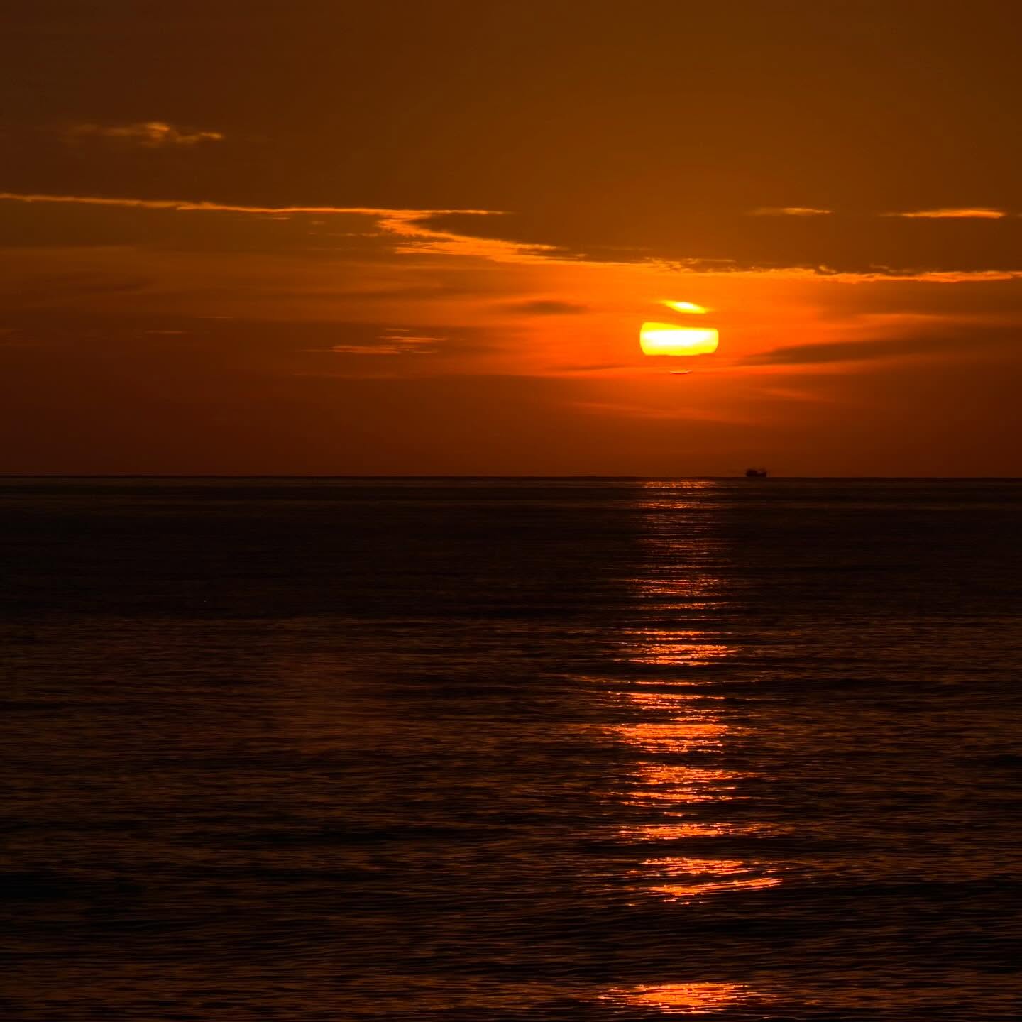 Occasionally met the sunset in the gulf of Thailand. Best time at the water