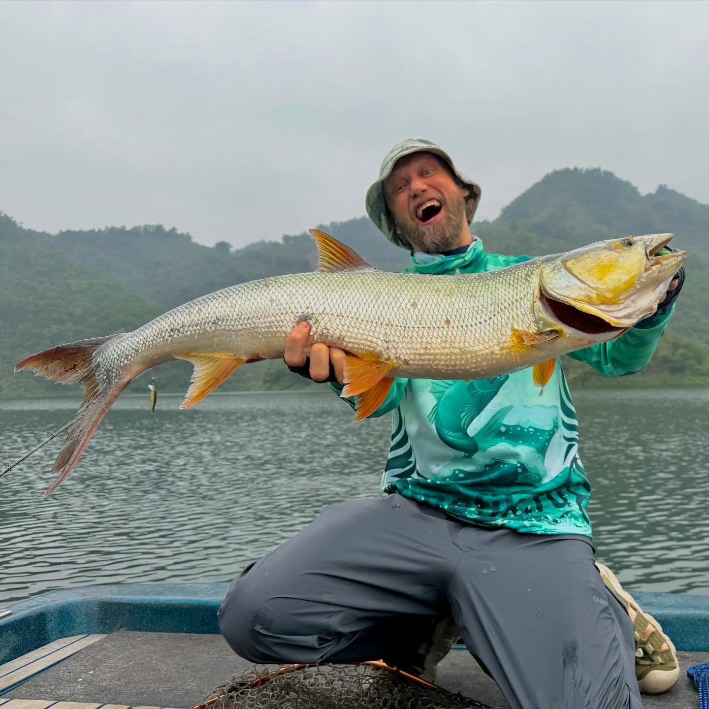 Good fishing with my friend @taycaufishing in Vietnam. Trophy Yellowchick landed!!! Almost five! 4,9kg. It spurts like crazy, was a good fight!